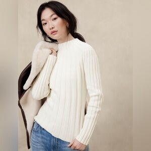 NWT Banana Republic Mock Neck Sweater. Size Large.